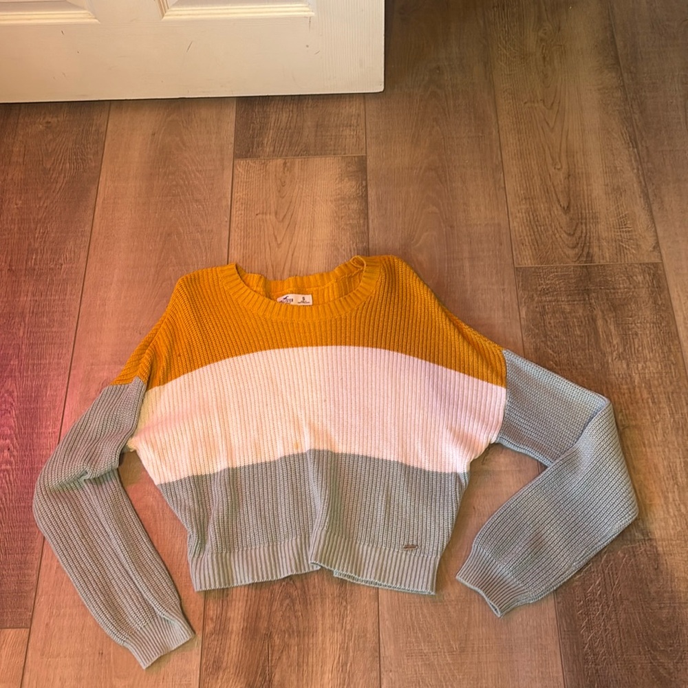 Hollister 3 color sweater